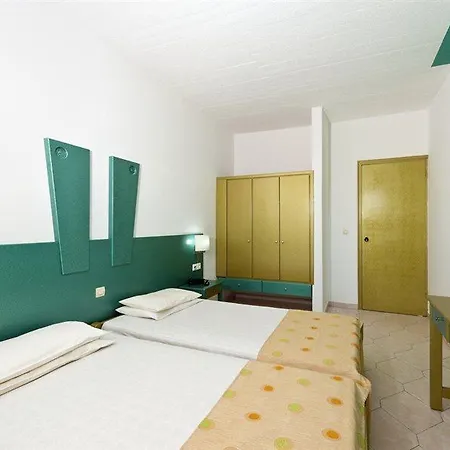 Trianta Aparthotel 2*